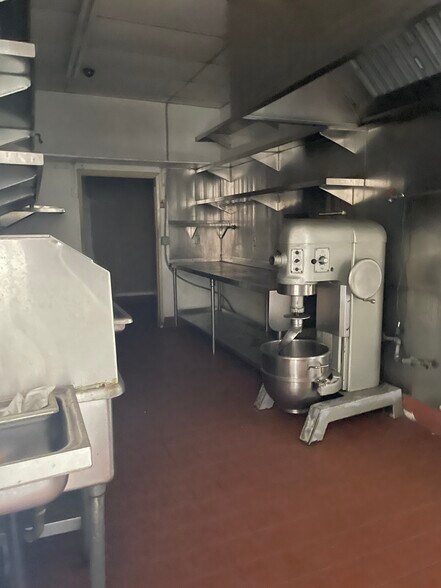 More Photos Of 11901 Olympic Blvd, Los Angeles Unknown For Lease