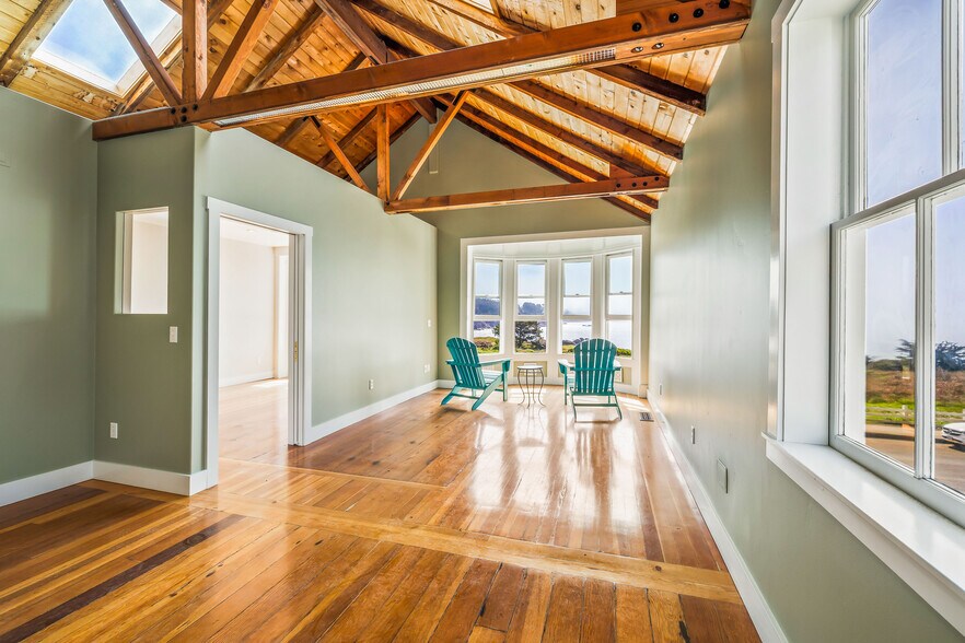 More Photos Of 45094 Main St, Mendocino General Retail For Sale