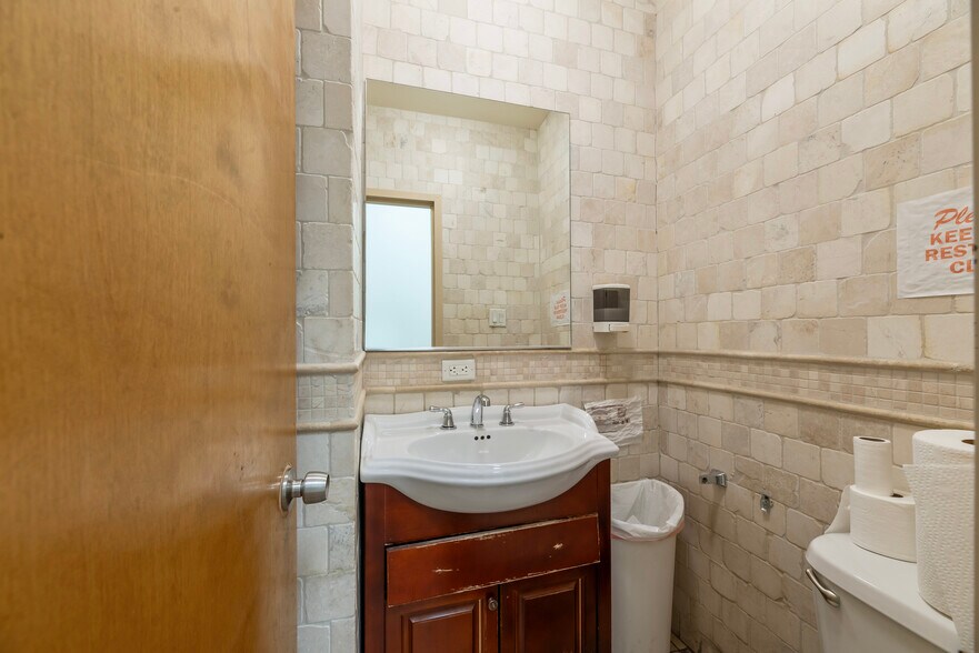More Photos Of 12419 Metropolitan Ave, Kew Gardens General Retail For Lease