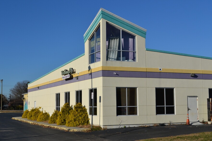 More Photos Of 1036 Ferry Plantation Rd, Virginia Beach General Retail For Sale