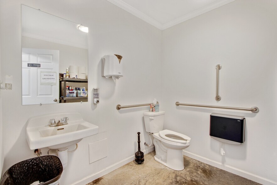 More Photos Of 13394 Broadway St, Alden Freestanding For Sale