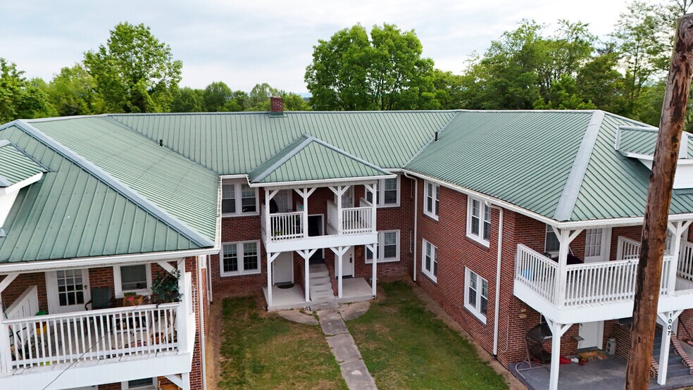 More Photos Of 1007 S Main St, Mount Airy Apartments For Sale