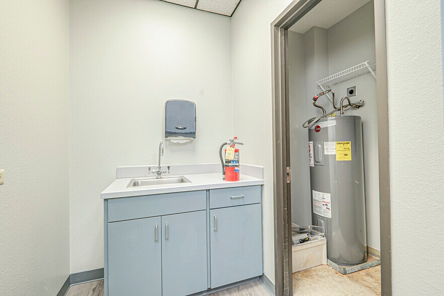 More Photos Of 2407 W Louisiana Ave, Midland Medical For Lease