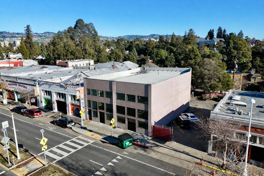 More Photos Of 3050-3052 Broadway, Oakland Storefront For Sale
