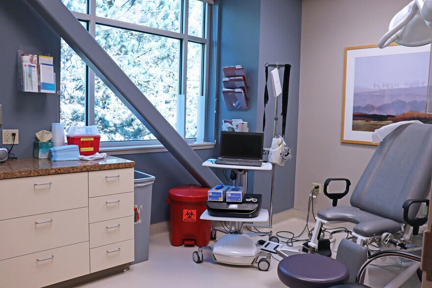 More Photos Of 24076 SE Stark St, Gresham Medical For Lease