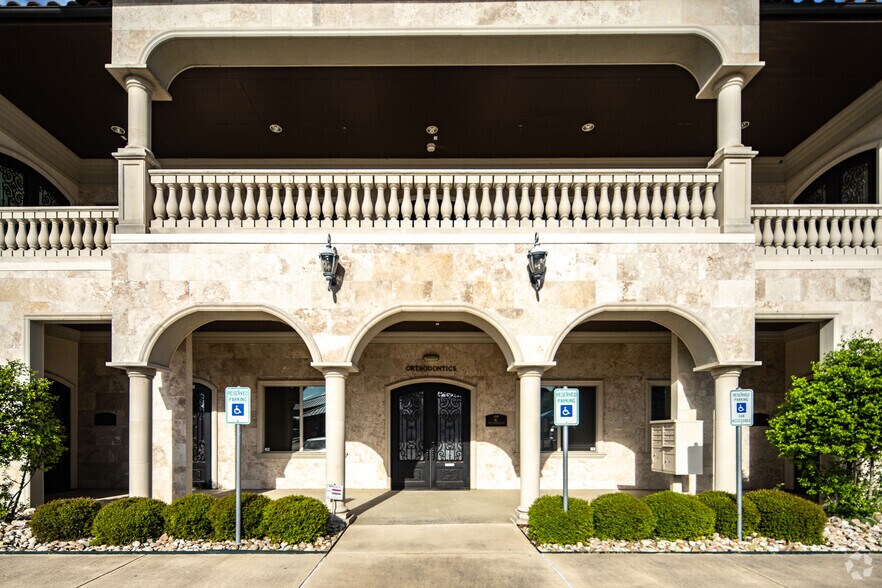 More Photos Of 4865 Hedgcoxe Rd, Plano Medical For Lease