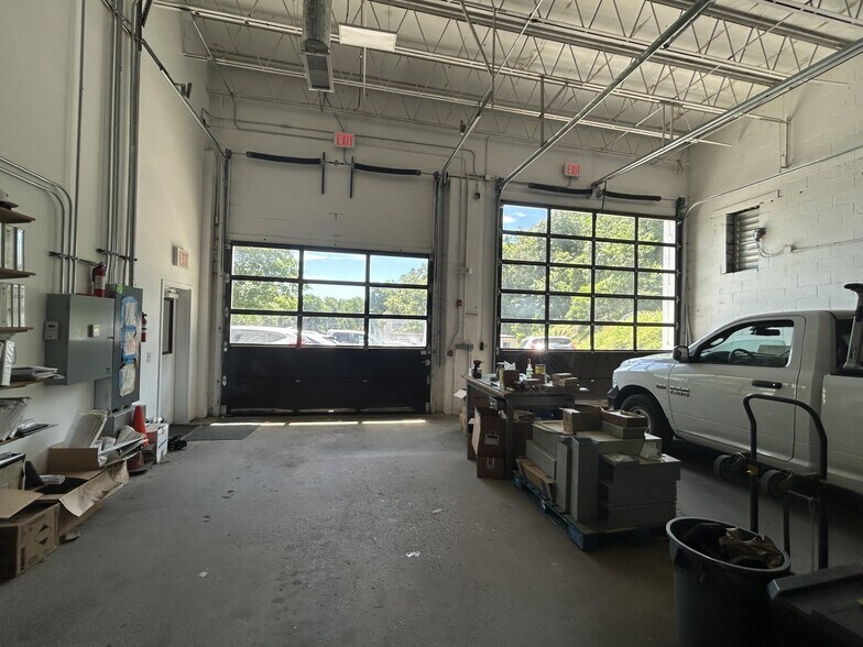 More Photos Of 581 N State Rd, Briarcliff Manor Village Storefront For Sale