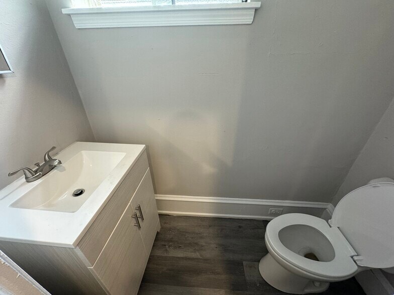 More Photos Of 5100 Spruce St, Philadelphia Office For Lease