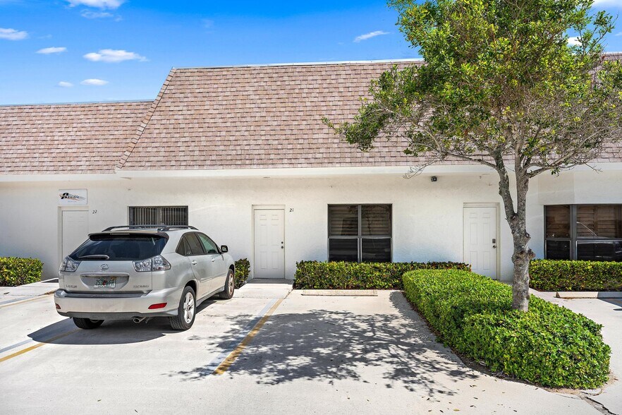 More Photos Of 212 N U.S. Hwy 1, Tequesta Warehouse For Lease