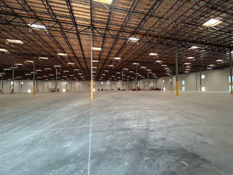 More Photos Of 12352 Whittier Blvd, Whittier Distribution For Sale