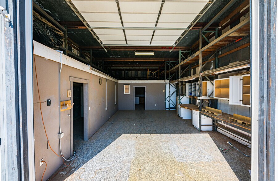 More Photos Of 29160 Goetz Rd, Menifee Showroom For Sale