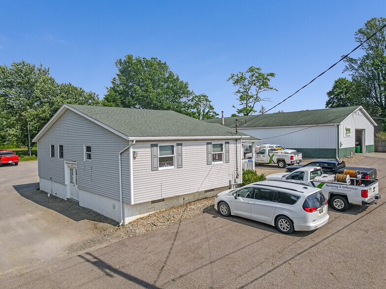 More Photos Of 13390 Ravenna Ave NE, Hartville Flex For Sale
