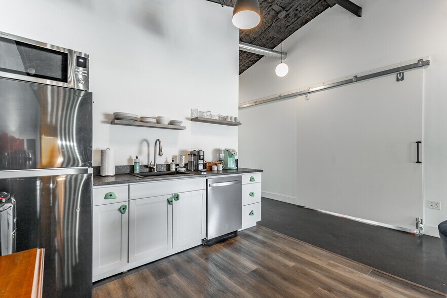 More Photos Of 2502 Cummings Hwy, Chattanooga General Retail For Sale