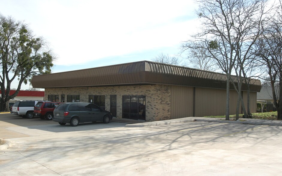 More Photos Of 1001 W Northwest Hwy, Grapevine Office For Lease