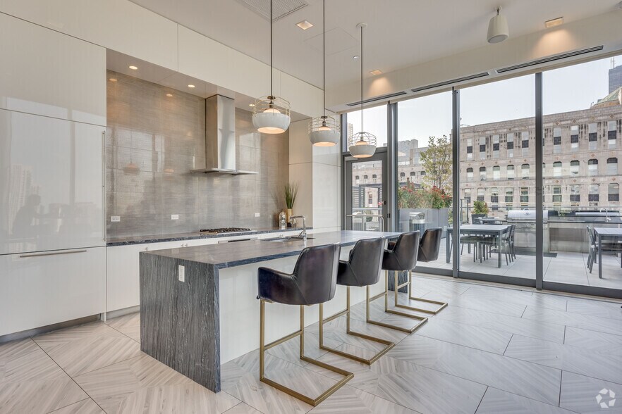 More Photos Of 221 W Hubbard St, Chicago Apartments For Lease