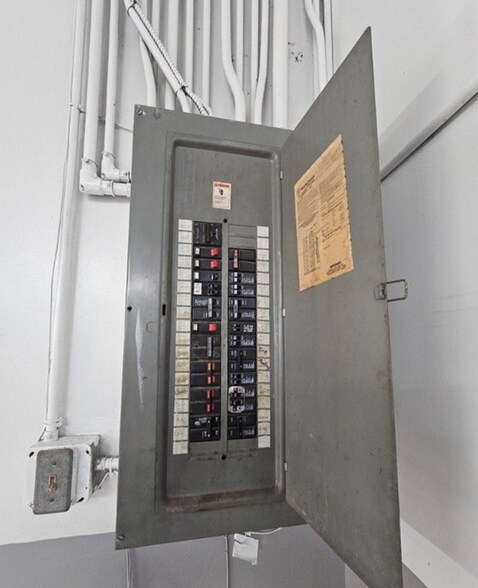 More Photos Of 97 East Ave, Newark General Retail For Sale