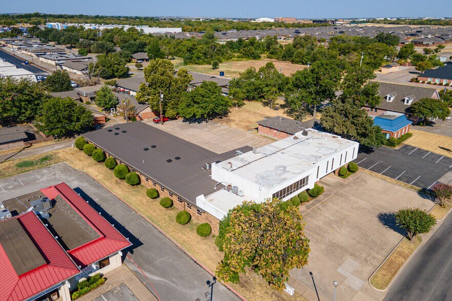 More Photos Of 207 N Ridgeway Dr, Cleburne Office For Sale