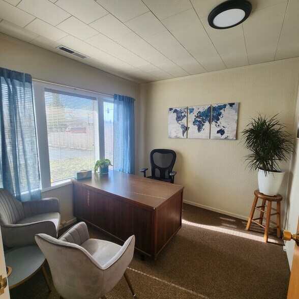 More Photos Of 1980 Redwood Ave, Grants Pass Coworking Space