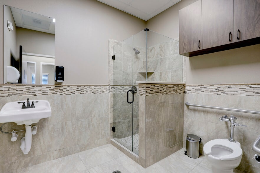 More Photos Of 12234 Shadow Creek Parkway, Pearland Medical For Lease