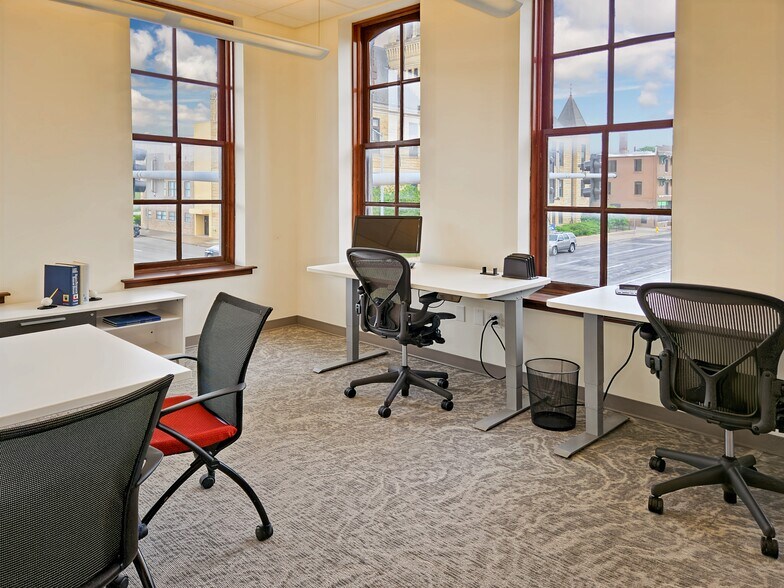 More Photos Of 332 N Harrison St, Davenport Coworking Space