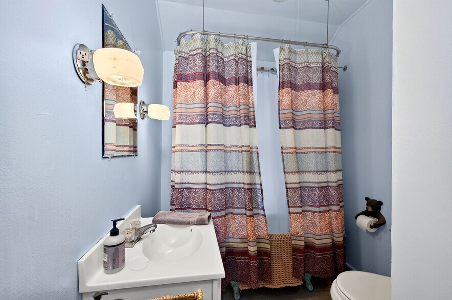 More Photos Of 6 Lotus Bay rd, Irving Multifamily For Sale