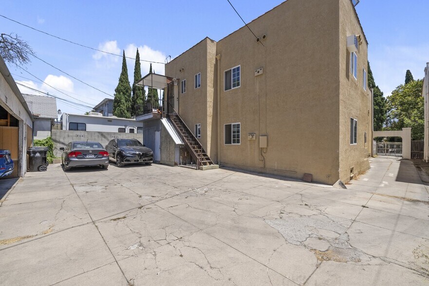 More Photos Of 737 N Ridgewood Pl, Los Angeles Apartments For Sale