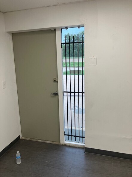 More Photos Of 1024 N Lansing Ave, Tulsa Warehouse For Lease