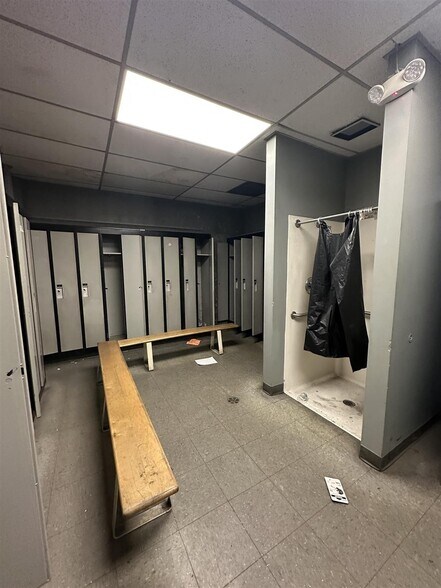 More Photos Of 1011 Veterans St, Mauston Manufacturing For Sale