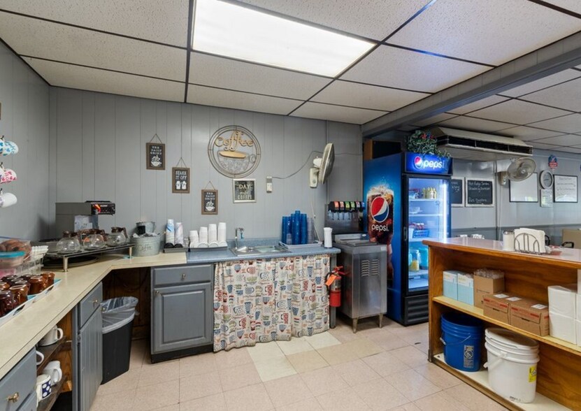 More Photos Of 6014 New Hartford St, Wolcott Restaurant For Sale