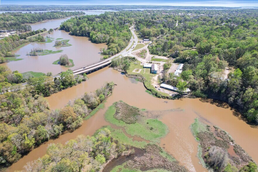 More Photos Of 1010 N Eufaula Ave, Eufaula Hotel For Sale