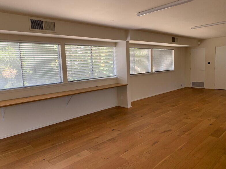 More Photos Of 926 Emerson St, Palo Alto Freestanding For Lease