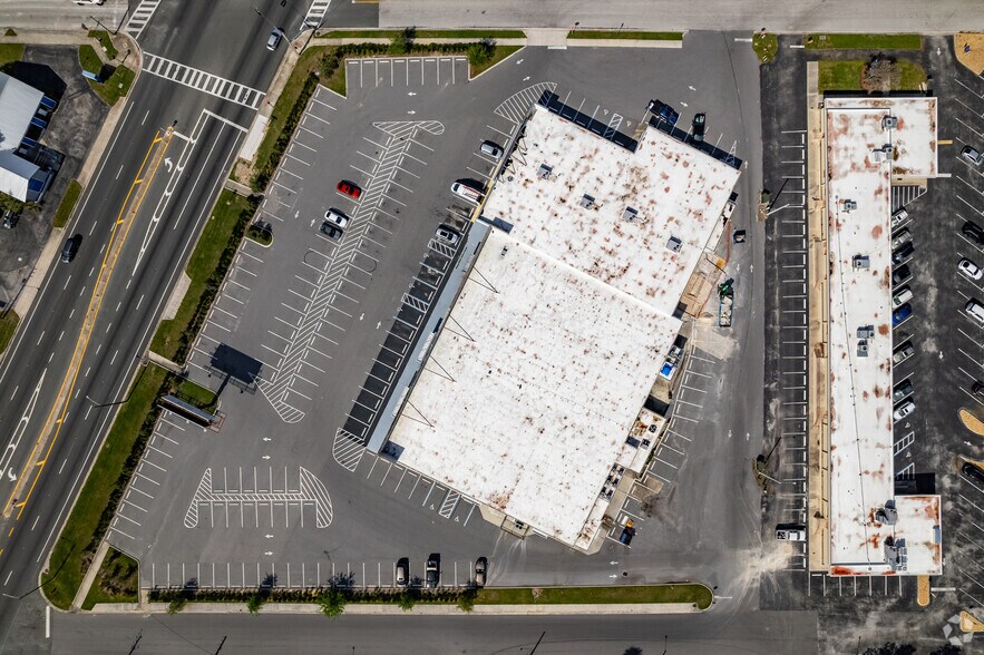 More Photos Of 106 W North Blvd, Leesburg Medical For Lease