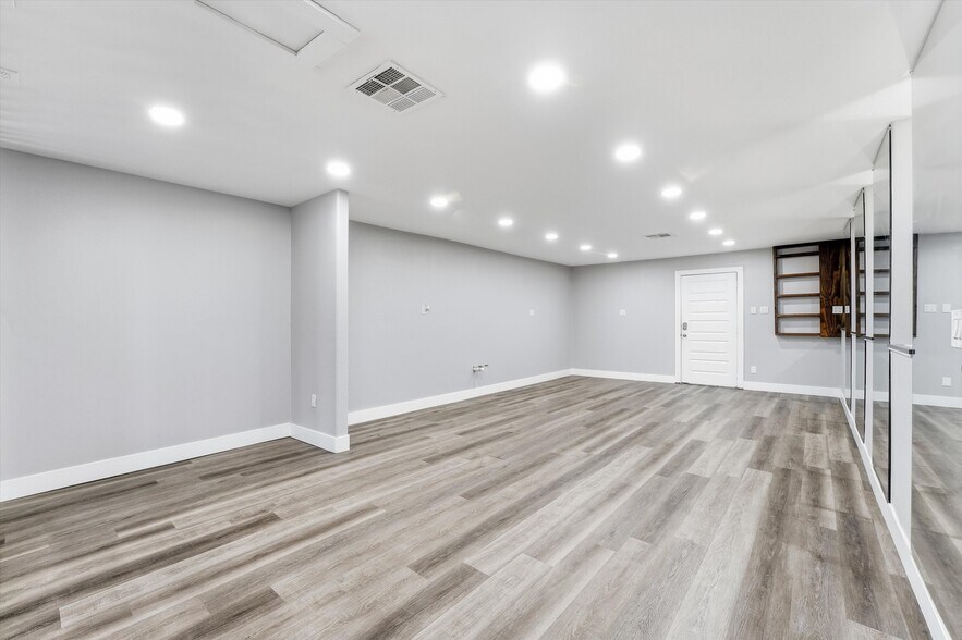 More Photos Of 2110 Antoine Dr, Houston Freestanding For Sale