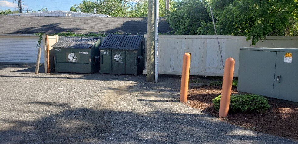 More Photos Of 782 Federal Rd, Brookfield Unknown For Lease