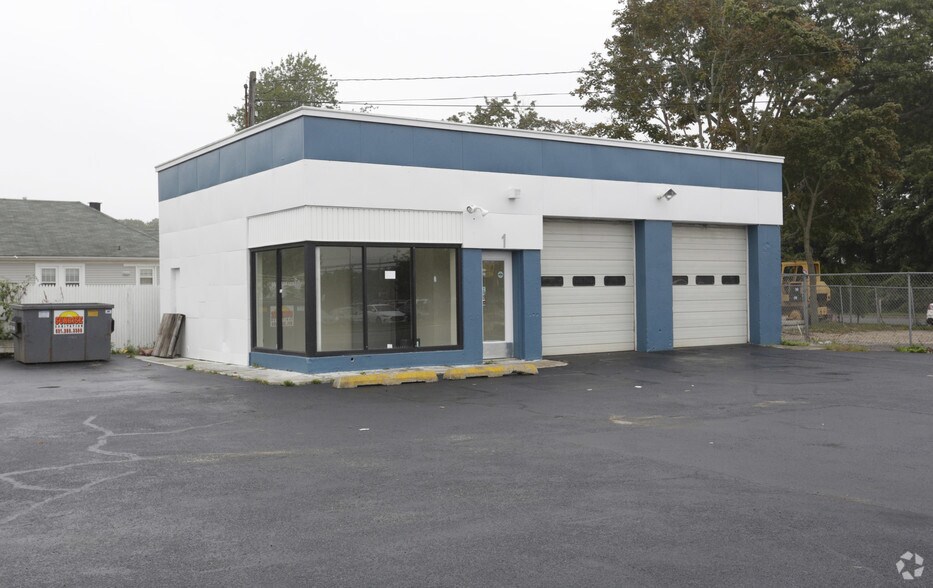 Primary Photo Of , Ronkonkoma Unknown For Sale