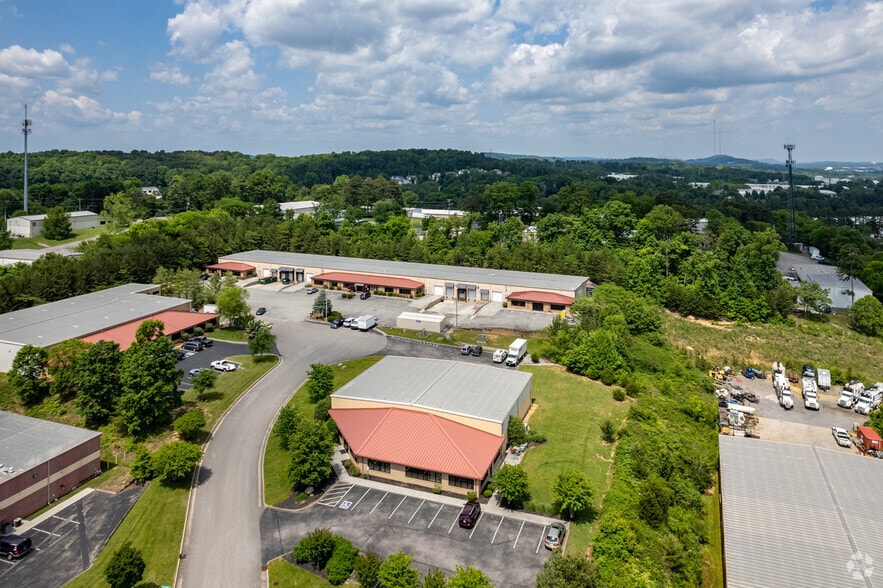 More Photos Of 5920 Middle View Way, Knoxville Light Distribution For Lease