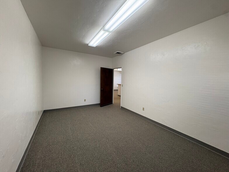 More Photos Of 470 Camino El Estero, Monterey Office For Lease