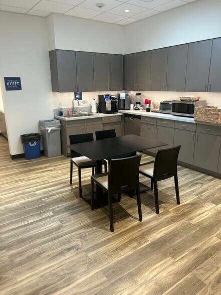 More Photos Of 1849 Green Bay Rd, Highland Park Office For Lease