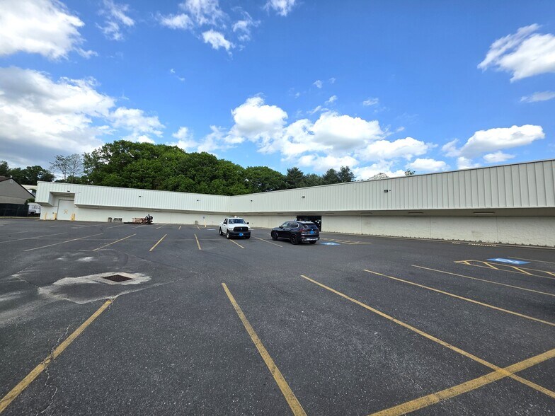 Primary Photo Of 771 Lakewood Rd, Waterbury Freestanding For Lease