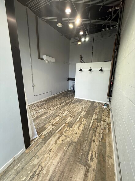 More Photos Of 3546-3596 Skyway Dr, Santa Maria Storefront Retail Office For Lease