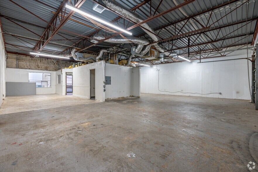 More Photos Of 1510 Randolph St, Carrollton Unknown For Lease