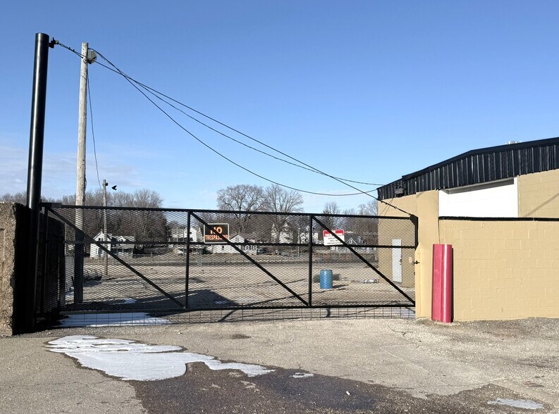 More Photos Of 151 Ferris st, Galesburg Warehouse For Sale