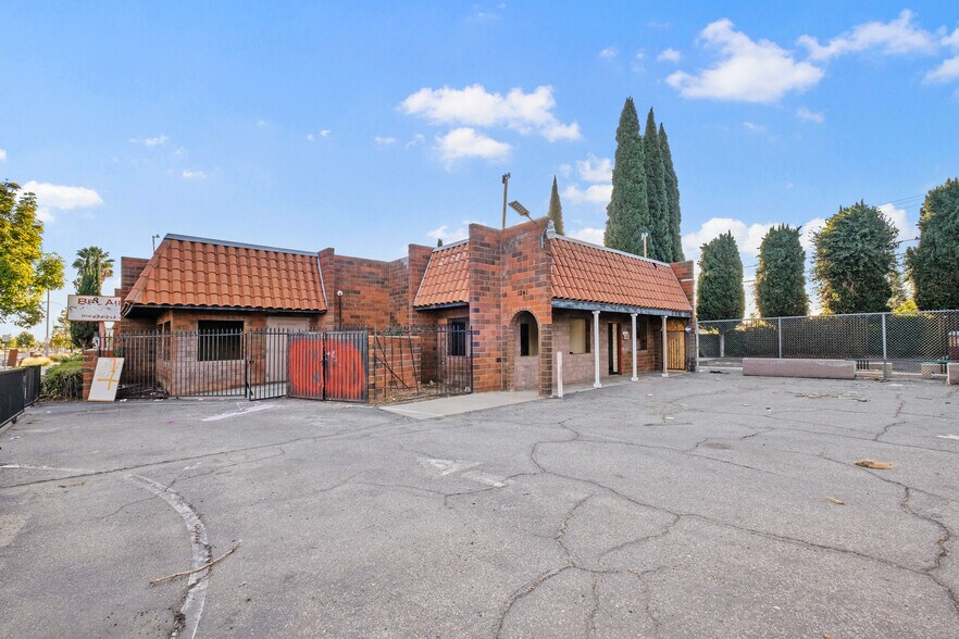 More Photos Of 1241 S Brookhurst St, Anaheim Office For Sale