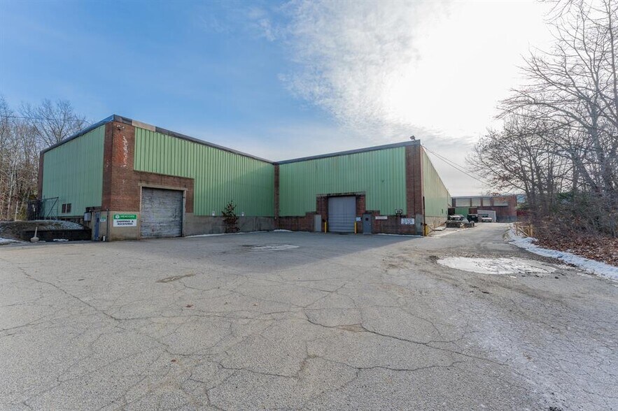 More Photos Of 30 Harris St, Putnam Warehouse For Lease