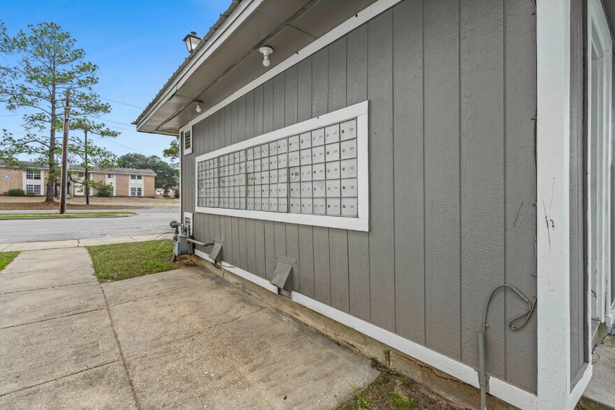 More Photos Of 601 Village Green Dr, Mobile Apartments For Sale