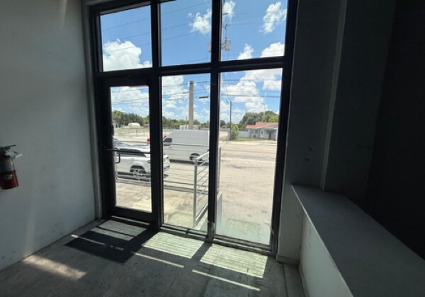 More Photos Of 2300-2340 W 8th Ave, Hialeah Radio TVTransmission Facilities For Lease