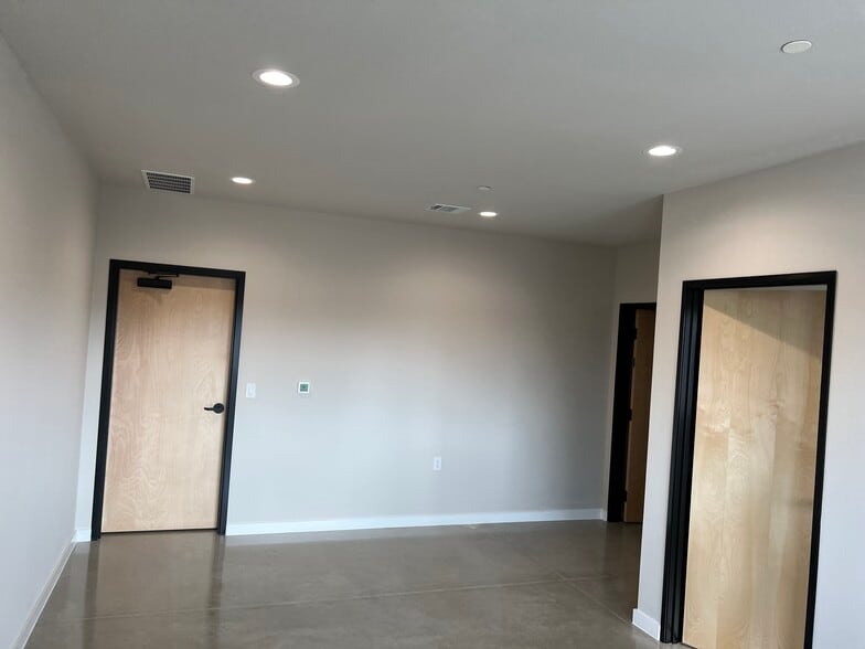 More Photos Of 720 S Bell Blvd, Cedar Park Unknown For Lease