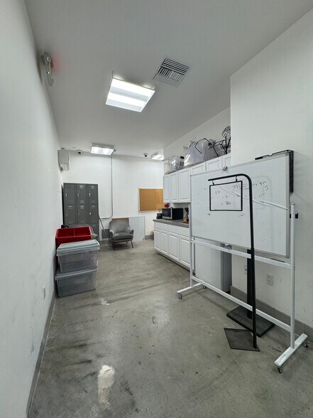 More Photos Of 1894 E Hobsonway, Blythe Fast Food For Sale