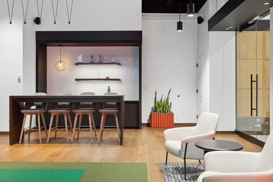 More Photos Of 600 Highway 169 S, Saint Louis Park Office For Lease