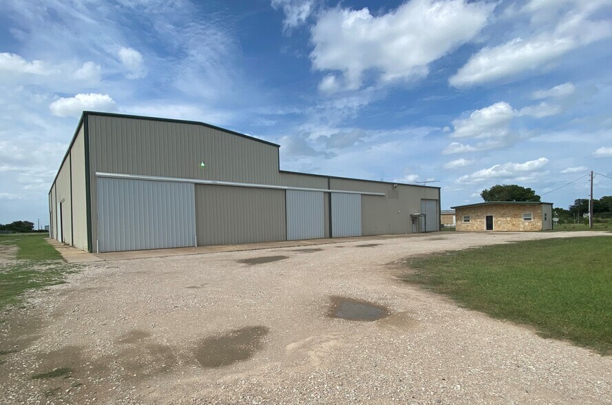 Primary Photo Of 2591 Malloy Bridge Rd, Ferris Distribution For Lease
